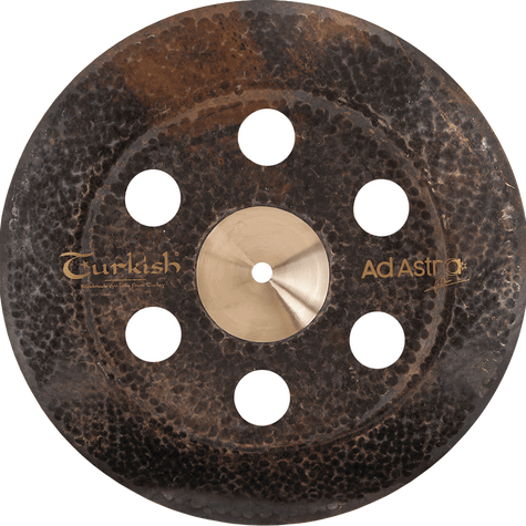 Ad Astra Stack da Turkish Cymbals – combinação de Holey China de 16″ e Holey Crash de 14″ para sons escuros e pontuados.